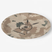 Wüstenabschirm und Speere Pappteller (Schrägansicht)