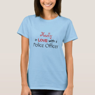 Wütend in der LIEBE mit einem Polizei-Offizier T-Shirt