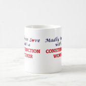 Wütend in der Liebe mit einer Bau-Arbeitskraft Kaffeetasse (Mittel)