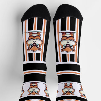 Wütende Cartoon-Stier-Crew-Socken Socken