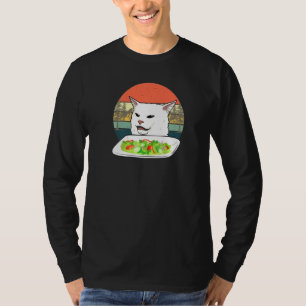 Wütende Frauen schreien bei verwirrter Katze am Ab T-Shirt