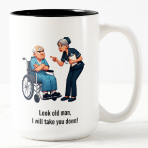 Wütende Krankenschwester im Umgang mit einem sture Zweifarbige Tasse