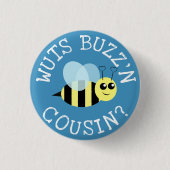 Wuts Buzz'n Cousin Button (Vorderseite)