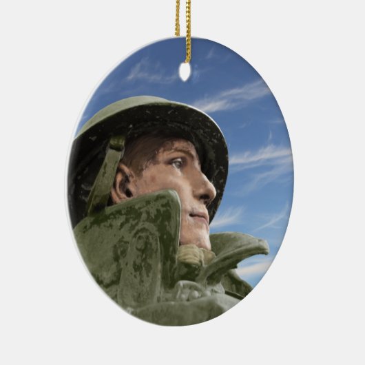 WW1 Soldat in Helm und Französisch Keramikornament (Rechts)
