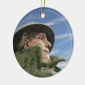 WW1 Soldat in Helm und Französisch Keramikornament (Links)