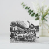 WW2 Flugzeug und Crew: 1940er Postkarte (Stehend Vorderseite)