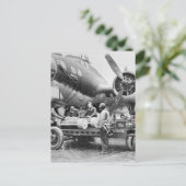 WW2 Flugzeug und Crew: 1940er Postkarte (Stehend Vorderseite)