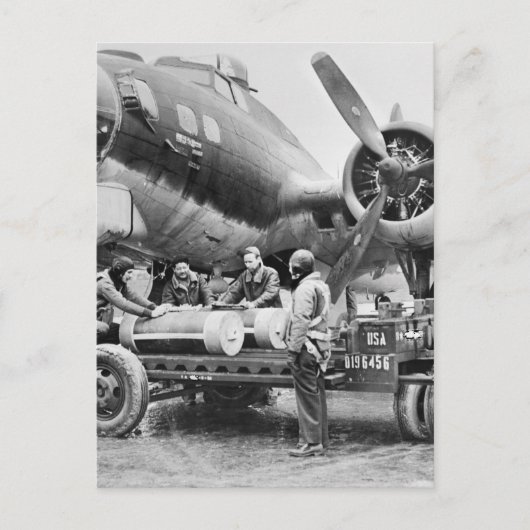 WW2 Flugzeug und Crew: 1940er Postkarte (Vorderseite)