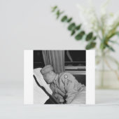 WW2 Soldier Napping, 1943 Postkarte (Stehend Vorderseite)