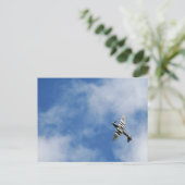 WW2 Spitfire im Sommer Himmel Postkarte (Stehend Vorderseite)