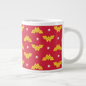 WW84 | Rotes Wunderwunder-Logo und Sternenmuster Jumbo-Tasse (Rechts)