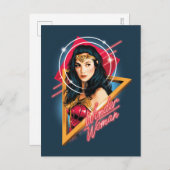 WW84 | Wonder Woman Retrowave Character Abzeichen Einladungspostkarte (Vorne/Hinten)