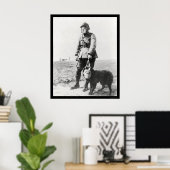 WWI-Sergeant und sein Hund tragen Gasmasken 1915 Poster (Heimbüro)