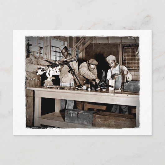 WWII Airmen Armorers Postkarte (Vorderseite)