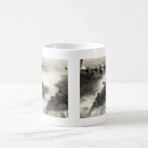 WWII B-24s über den Ölfeldern von Ploesti Kaffeetasse