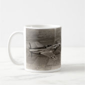 WWII P-51 Mustang im Flug Kaffeetasse (Links)