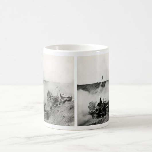 WWII US Marine-LKW brachte Raketen, Iwojima an Kaffeetasse (Mittel)