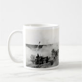 WWII US Marine-LKW brachte Raketen, Iwojima an Kaffeetasse (Links)