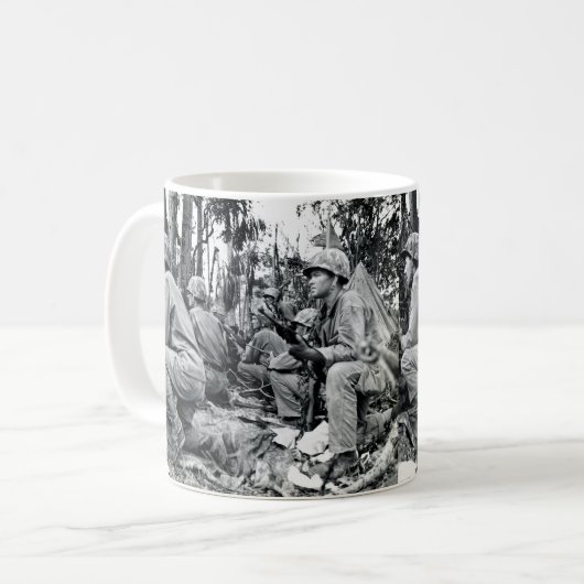 WWII US Marinesoldaten auf Peleliu Kaffeetasse (Vorderseite Links)