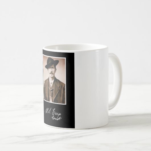 Wyatt Earp Constable in seinem Premierminister Kaffeetasse (VorderseiteRechts)