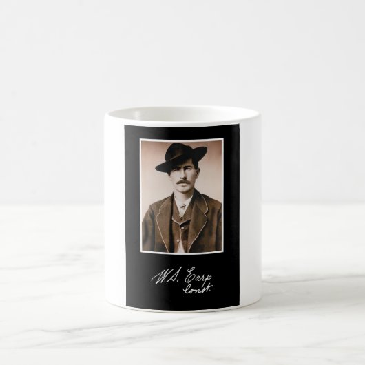 Wyatt Earp Constable in seinem Premierminister Kaffeetasse (Mittel)