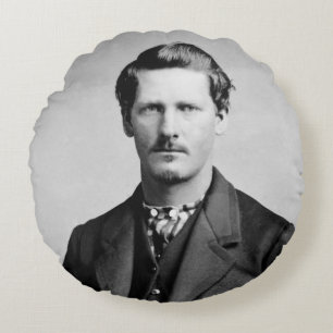 Wyatt Earp: Gesetzeshüter, Revolverheld, Saloonbes Rundes Kissen
