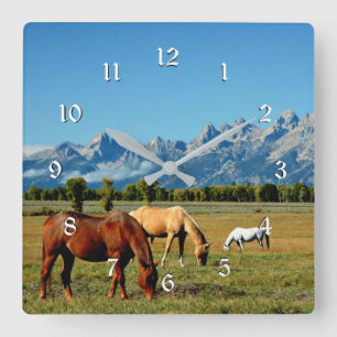 Wyoming, Teton-Gebirge mit Pferdeweiden Quadratische Wanduhr