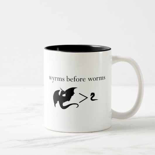 Wyrms vor Wurm-Tasse Zweifarbige Tasse (Rechts)