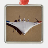 X-48B Blended Wing Body Unbemanntes Luftfahrzeug 3 Silbernes Ornament (Vorne)