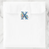 X, blaues Monogramm mit Blume, AI-generiert, Runder Aufkleber (Tasche)