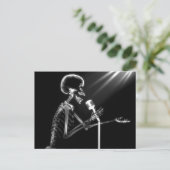X-RAY SKELETON SINGING ON RETRO MIC - B&W POSTKARTE (Stehend Vorderseite)