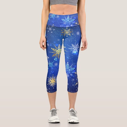 XMAS Blue Background mit goldenen Schneeflocken Capri Leggings (Vorderseite)