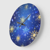 XMAS Blue Background mit goldenen Schneeflocken Große Wanduhr (Winkel)