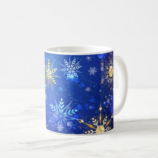 XMAS Blue Background mit goldenen Schneeflocken Kaffeetasse (VorderseiteRechts)