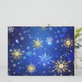 XMAS Blue Background mit goldenen Schneeflocken Karte (Stehend Vorderseite)