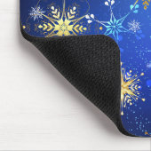 XMAS Blue Background mit goldenen Schneeflocken Mousepad (Ecke)