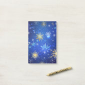 XMAS Blue Background mit goldenen Schneeflocken Post-it Klebezettel (Auf Schreibtisch)