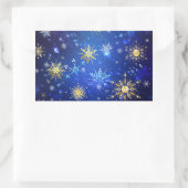 XMAS Blue Background mit goldenen Schneeflocken Rechteckiger Aufkleber (Tasche)
