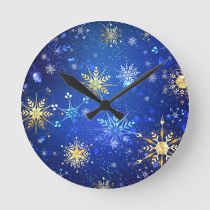 XMAS Blue Background mit goldenen Schneeflocken Runde Wanduhr