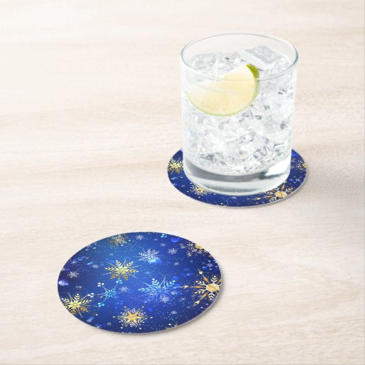 XMAS Blue Background mit goldenen Schneeflocken Runder Pappuntersetzer (Vor Ort)