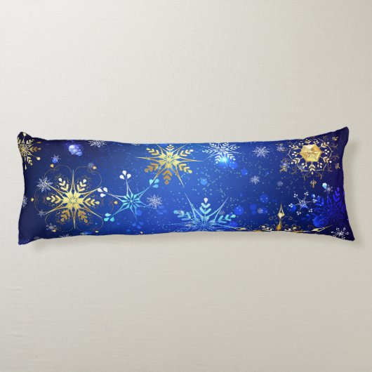 XMAS Blue Background mit goldenen Schneeflocken Seitenschläferkissen (Rückseite)