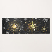 Xmas Golden Snowflakes on Black Background Yogamatte (Rückseite (Horizontal))