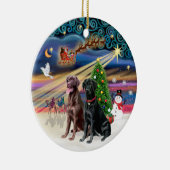Xmas Magic - Labradors (schwarz + Schokolade) Keramik Ornament (Rechts)