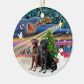Xmas Magic - Labradors (schwarz + Schokolade) Keramik Ornament (Links)