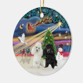 Xmas Magic - Poodles (ZWEI Spielzeug-BW) Keramikornament (Links)