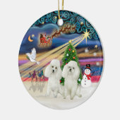 Xmas Magic - Poodles (ZWEI Spielzeugweiß) Keramikornament (Links)