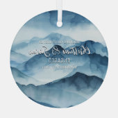 Xmas Mountain Winter Wanderung Paar Verlobung Blau Ornament Aus Glas (Rückseite)