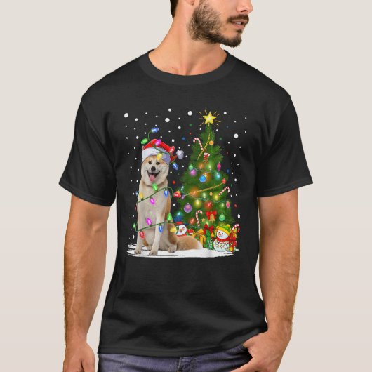 Xmas Tree Lighting Santa Akita Dog Christmas T-Shirt (Vorderseite)