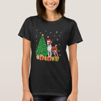 Xmas Tree Lighting Weihnachtsmannmütze Basenji Dog T-Shirt