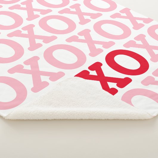 XO Valentine Hugs Kisses Pattern Pink Red Sherpadecke (3/4)